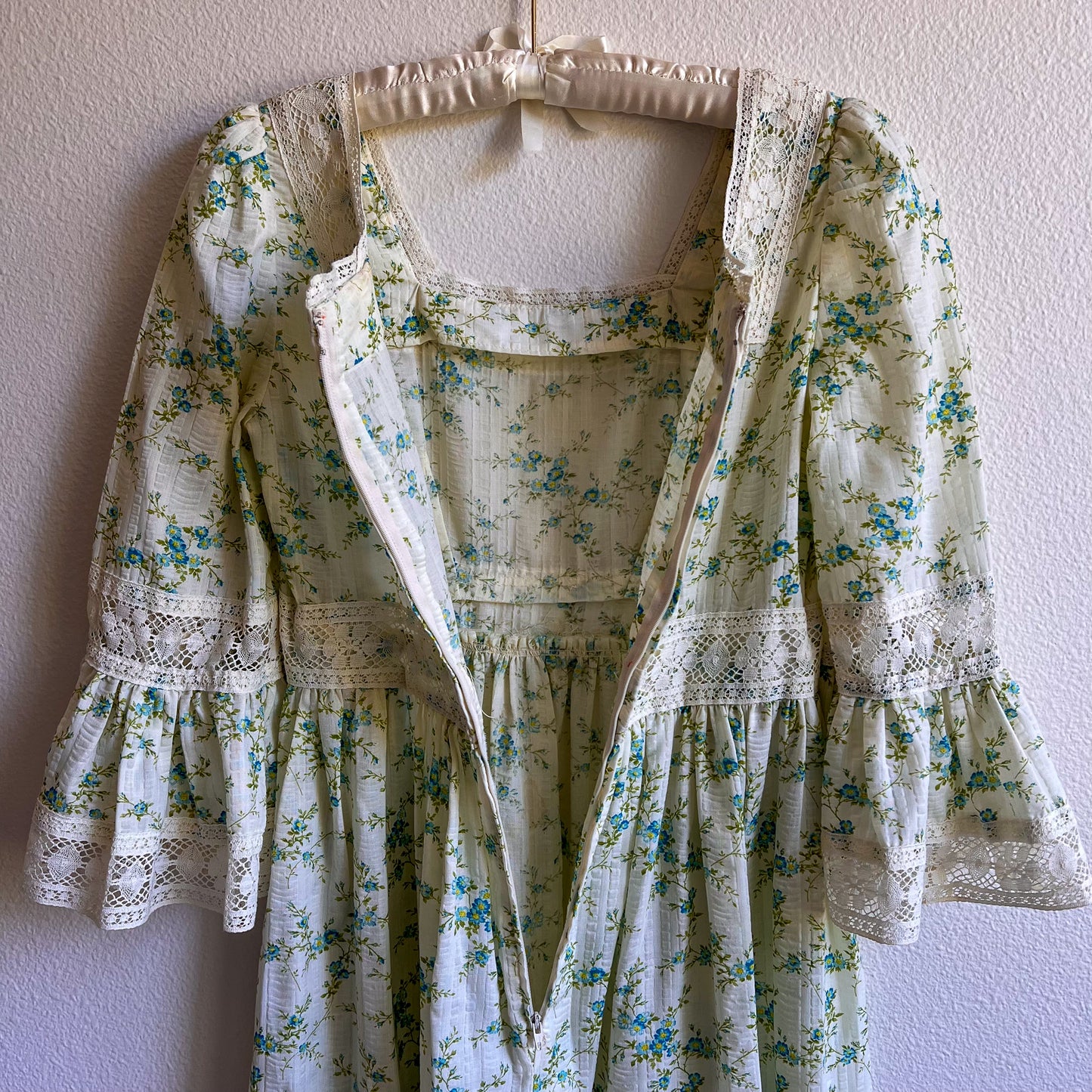 1970s Ivory Summer Dress With Crochet Trim (M)