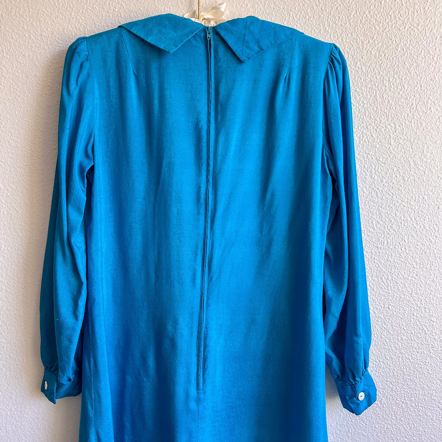 1970s Teal Silk Dress With Tie (M)