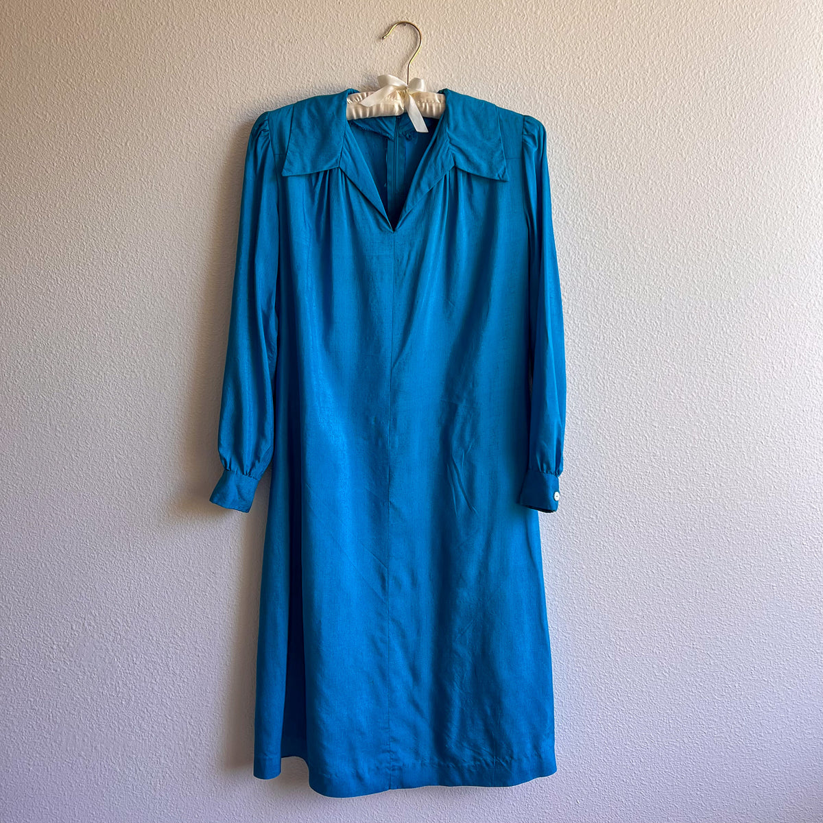 1970s Teal Silk Dress With Tie (M)