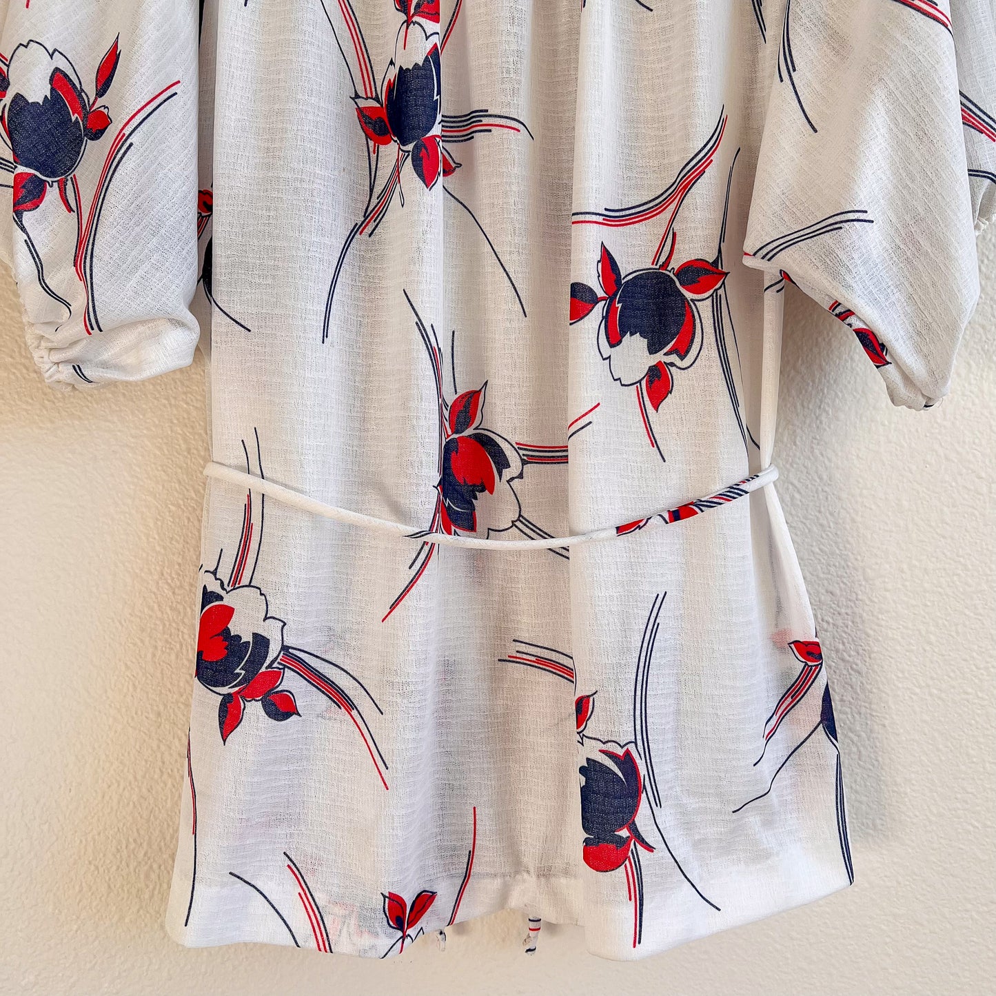 1970s White Blouse With Red and Navy Print (S/M)