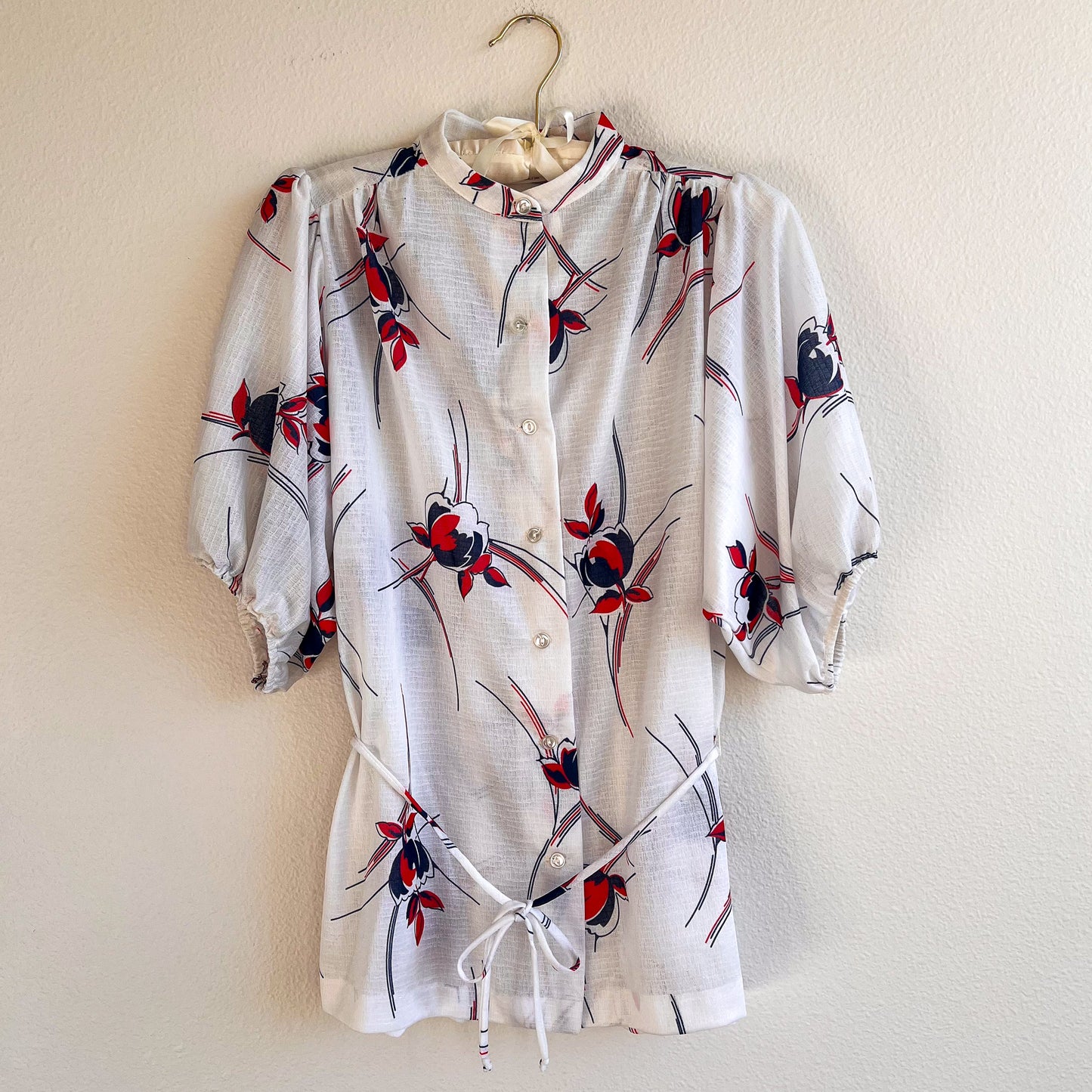 1970s White Blouse With Red and Navy Print (S/M)