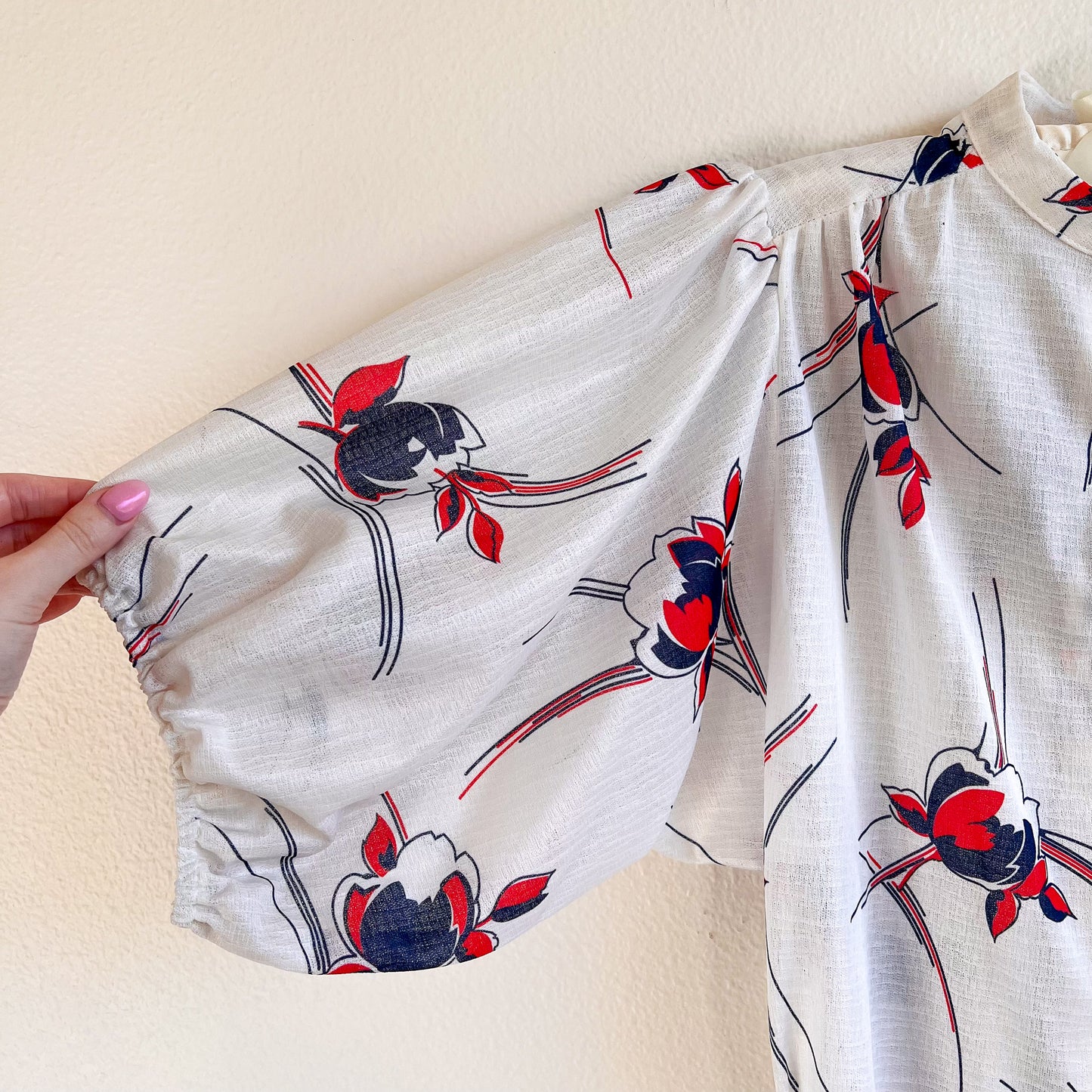 1970s White Blouse With Red and Navy Print (S/M)