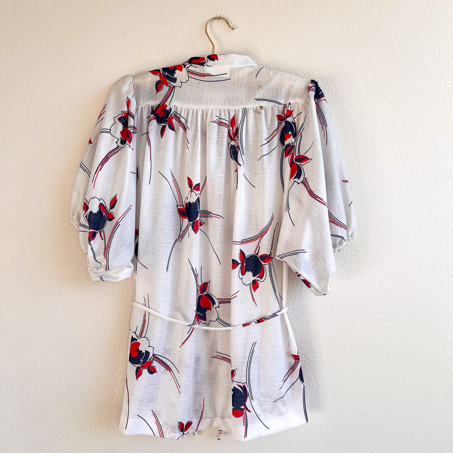 1970s White Blouse With Red and Navy Print (S/M)