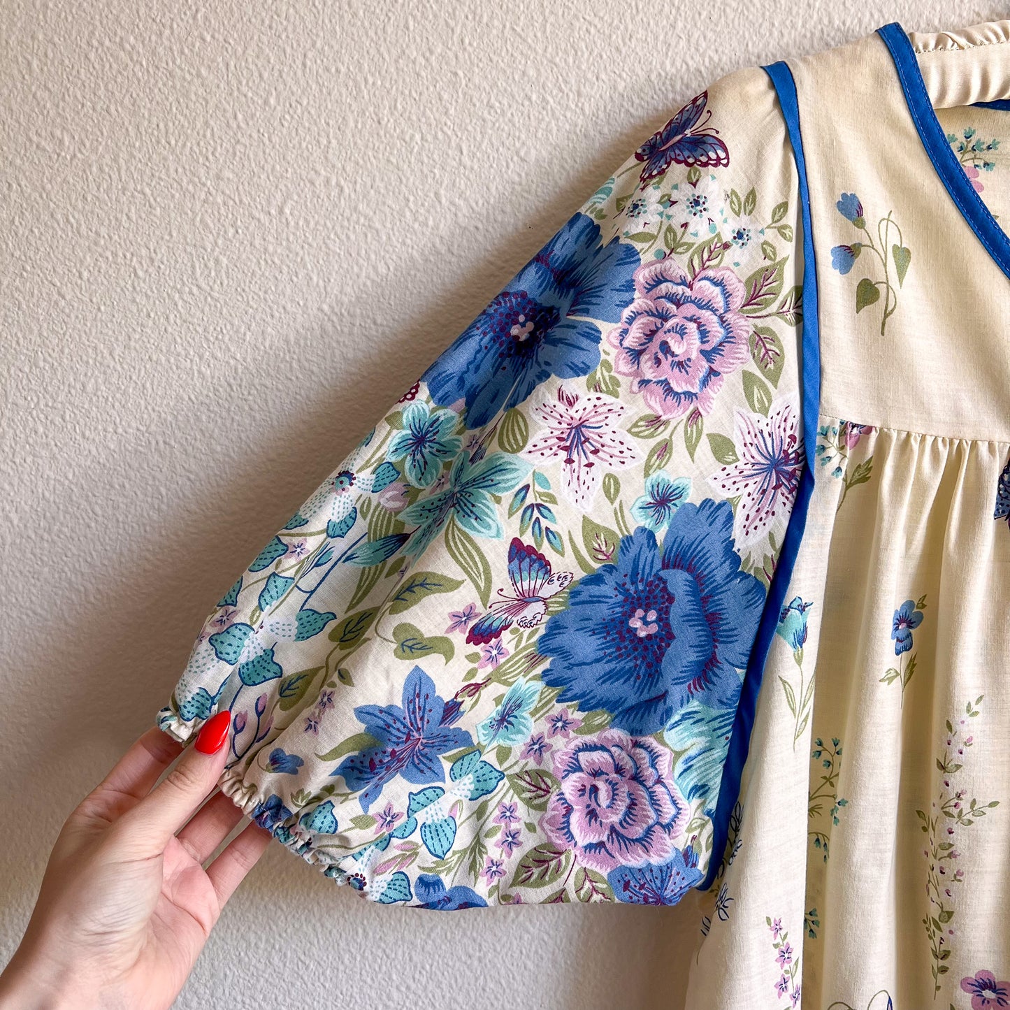 Romantic 1970s White Cotton Midi Dress With Blue Flowers (L/XL)