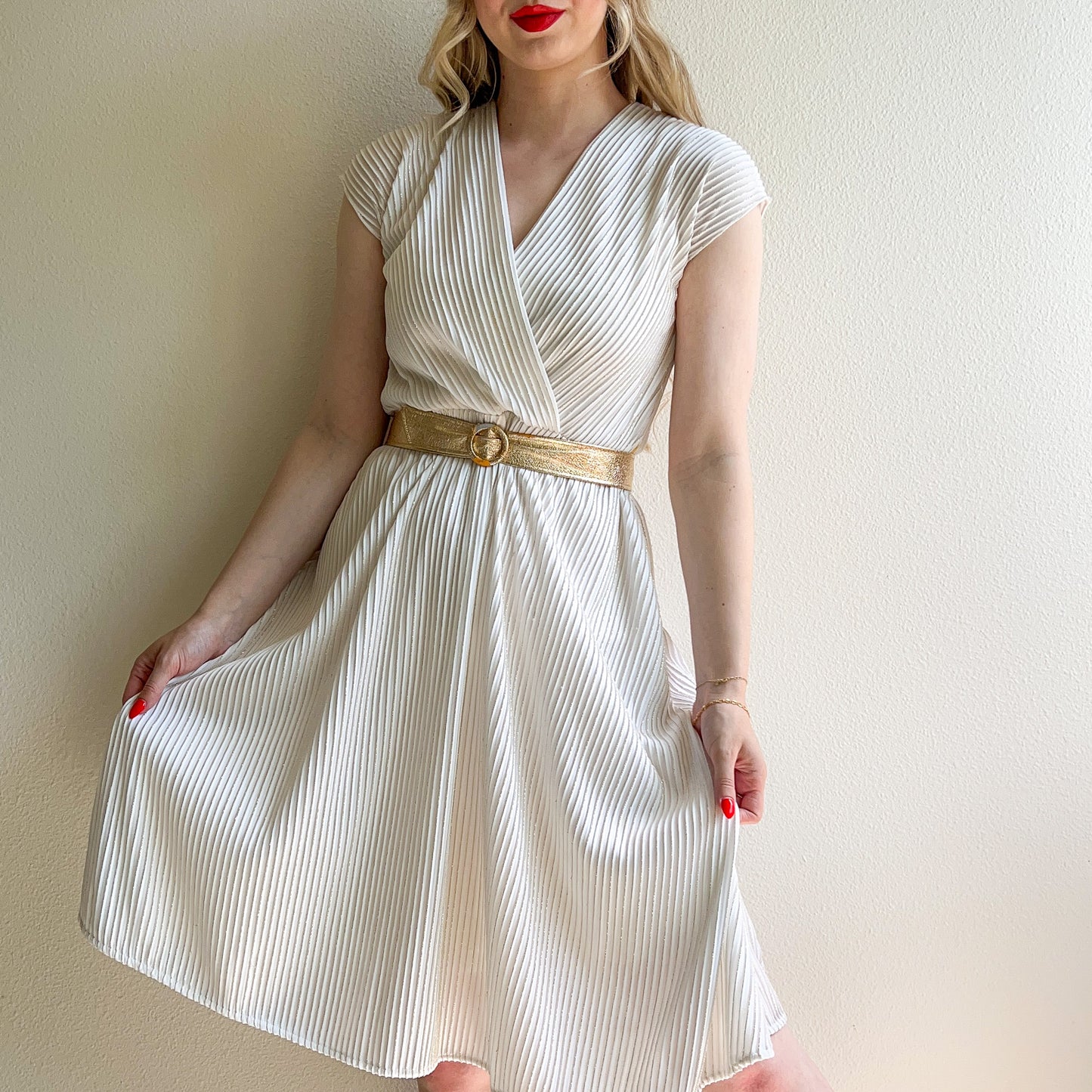 1970s White Fit-and-Flare Dress With Gold Belt (M/L)