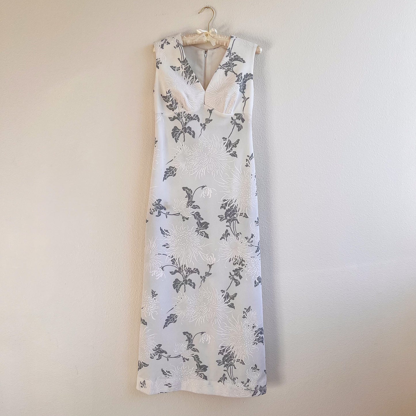 1970s White Maxi Dress With Gray Floral Print (L)