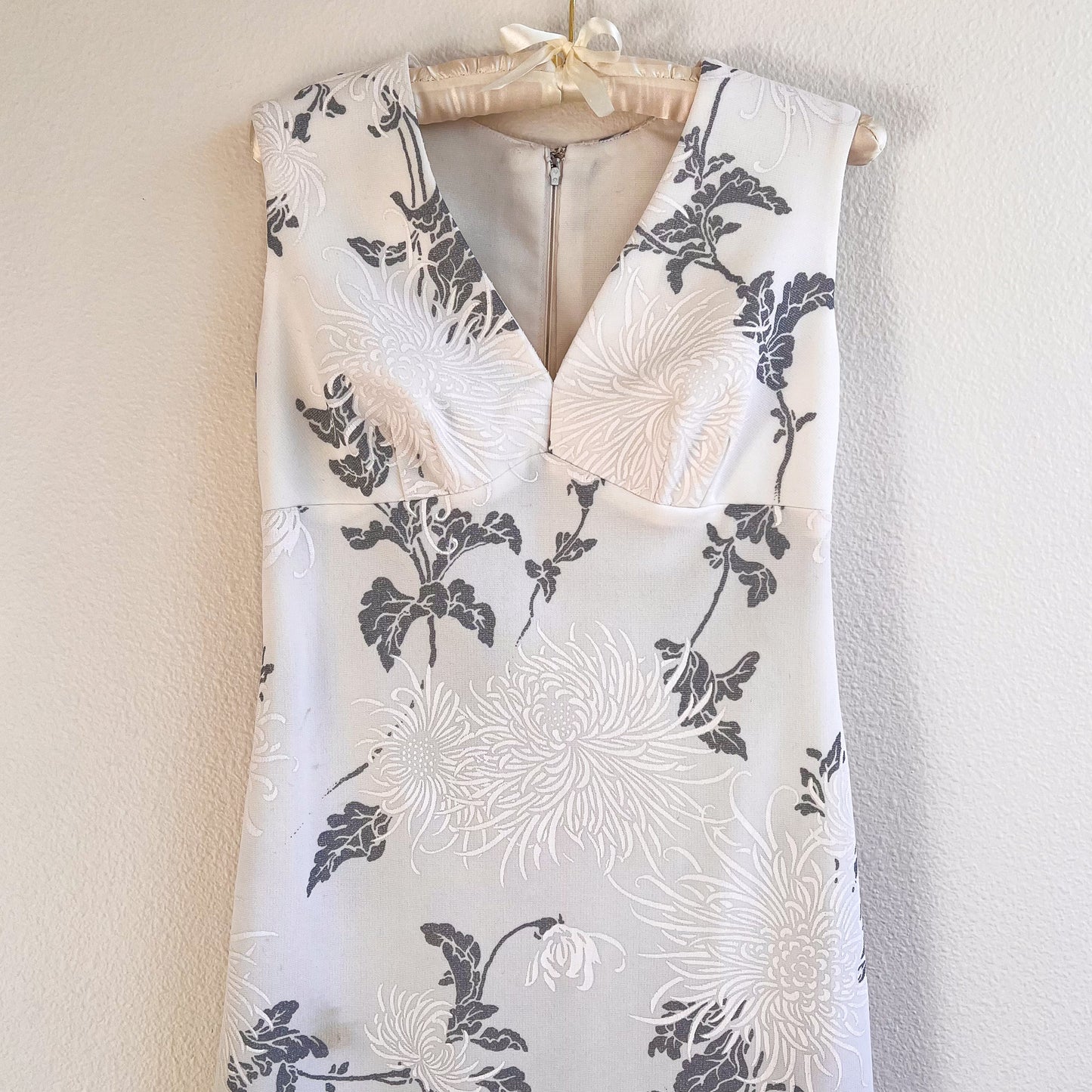 1970s White Maxi Dress With Gray Floral Print (L)