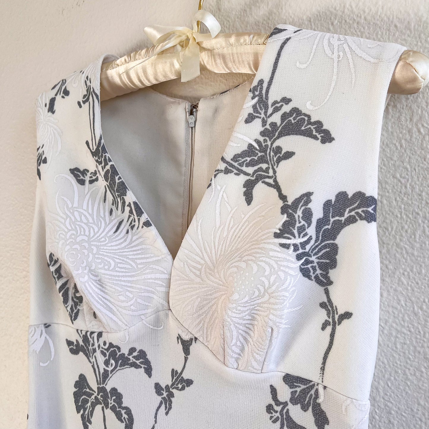 1970s White Maxi Dress With Gray Floral Print (L)