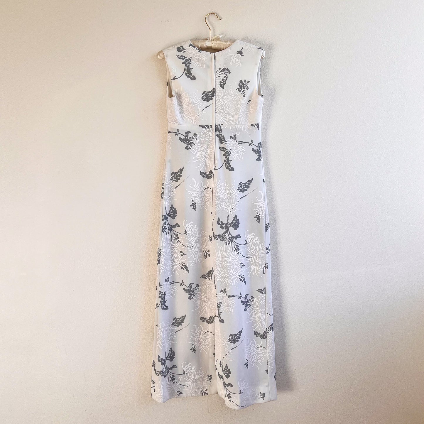 1970s White Maxi Dress With Gray Floral Print (L)