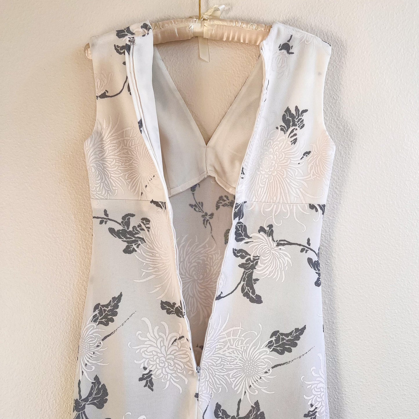 1970s White Maxi Dress With Gray Floral Print (L)