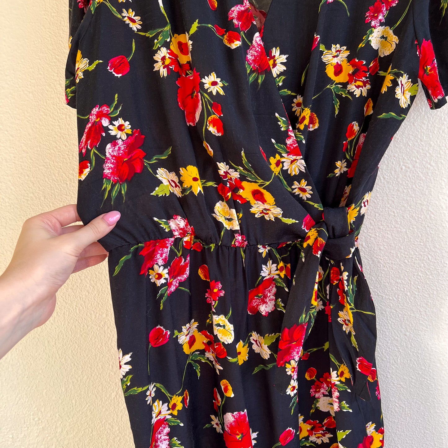 Flirty 1980s Black Dress With Floral Print (M/L)