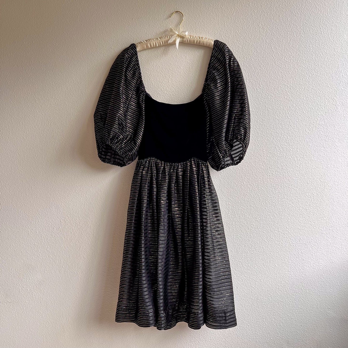 Gorgeous 1980s Black and Gold Party Dress (M)