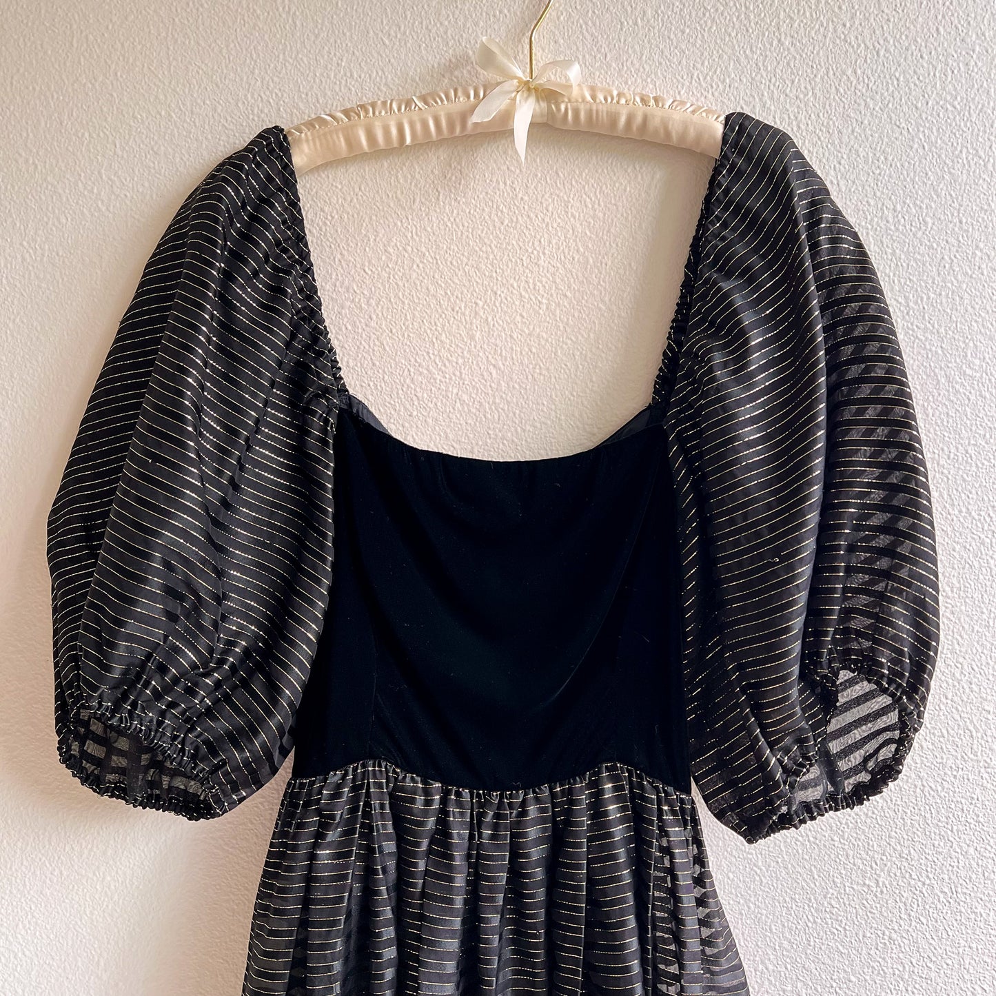 Gorgeous 1980s Black and Gold Party Dress (M)