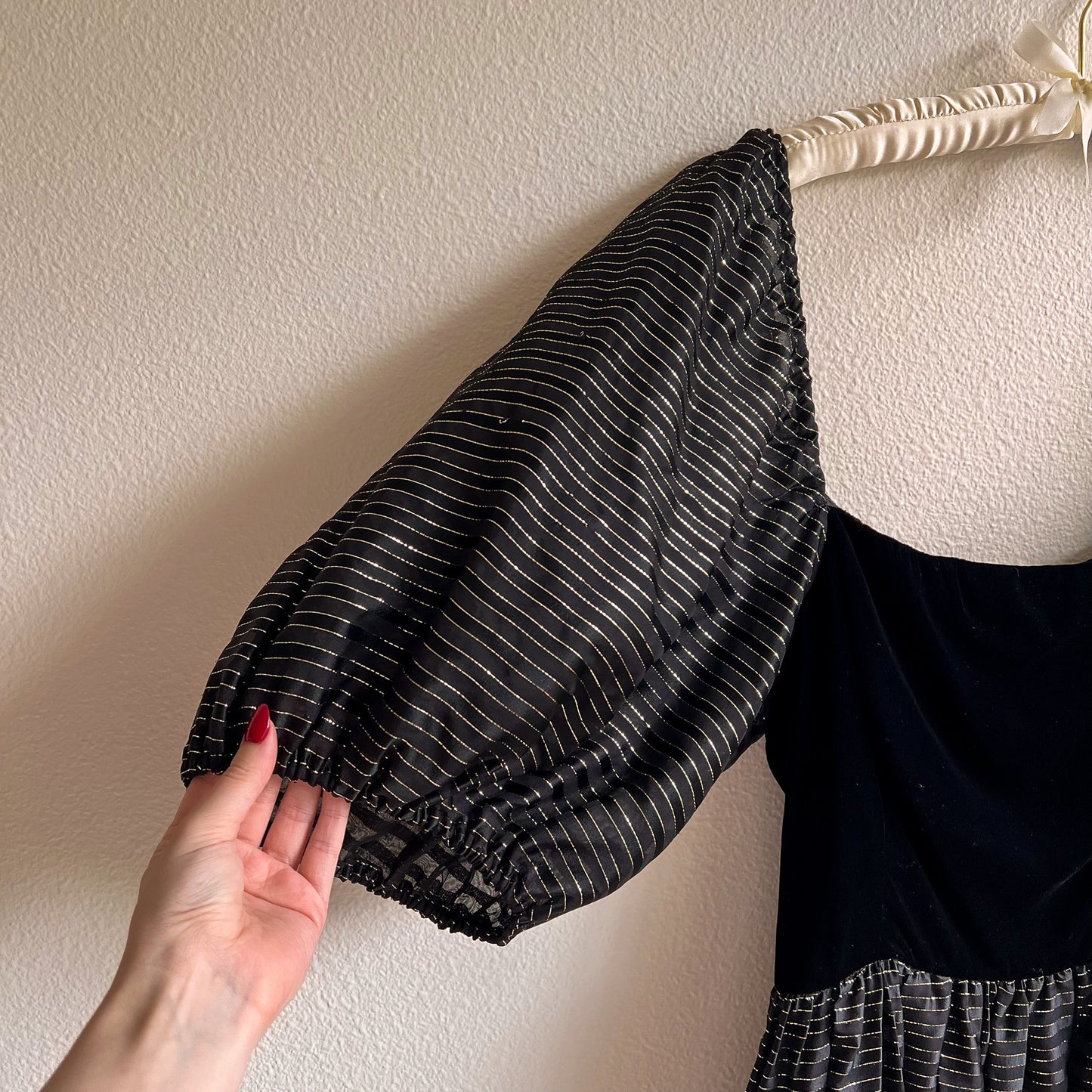 Gorgeous 1980s Black and Gold Party Dress (M)