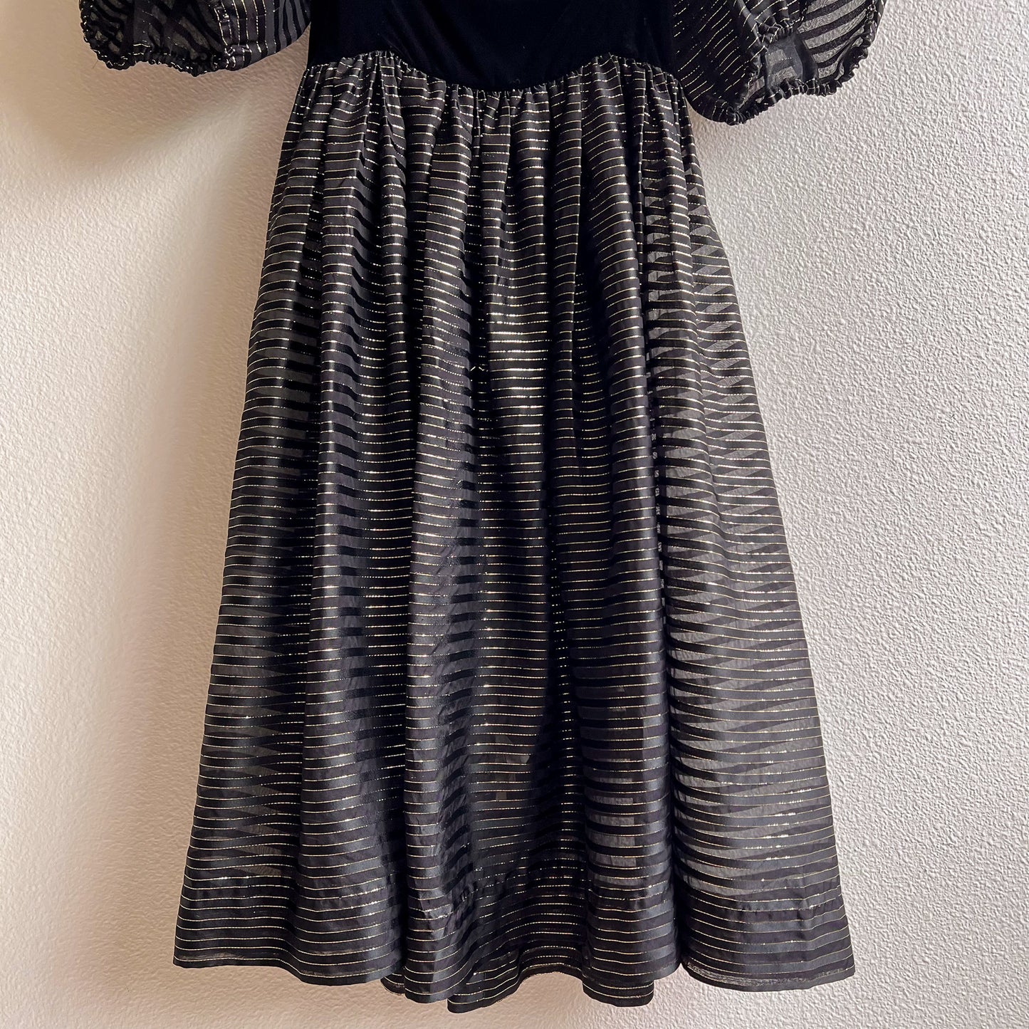 Gorgeous 1980s Black and Gold Party Dress (M)