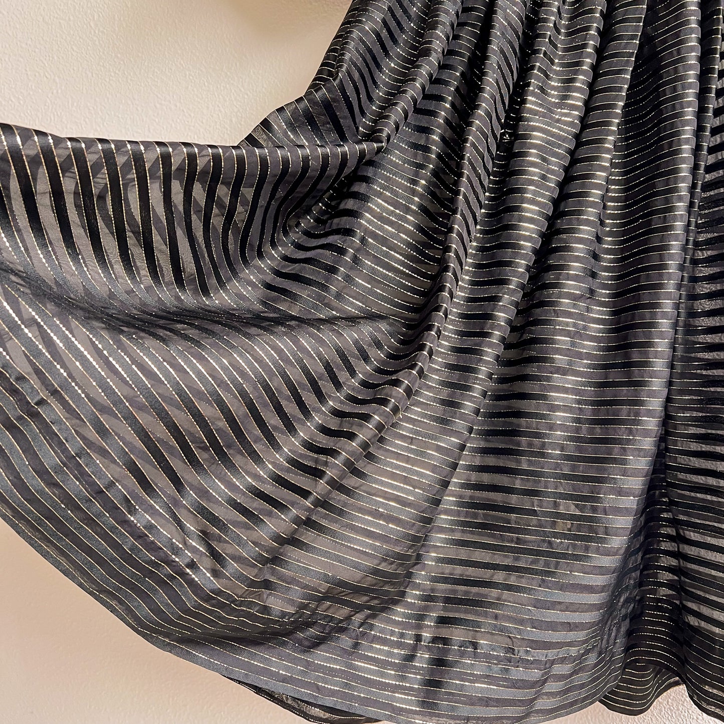 Gorgeous 1980s Black and Gold Party Dress (M)