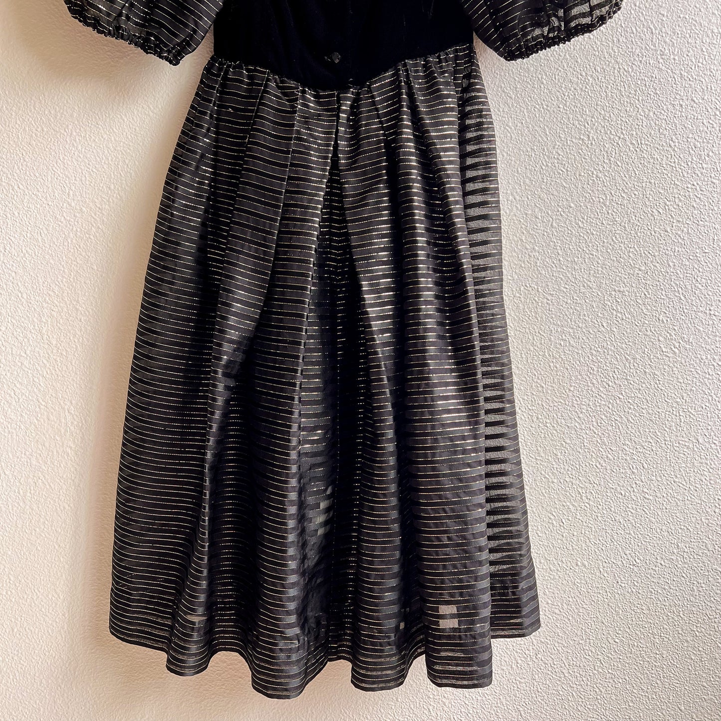 Gorgeous 1980s Black and Gold Party Dress (M)