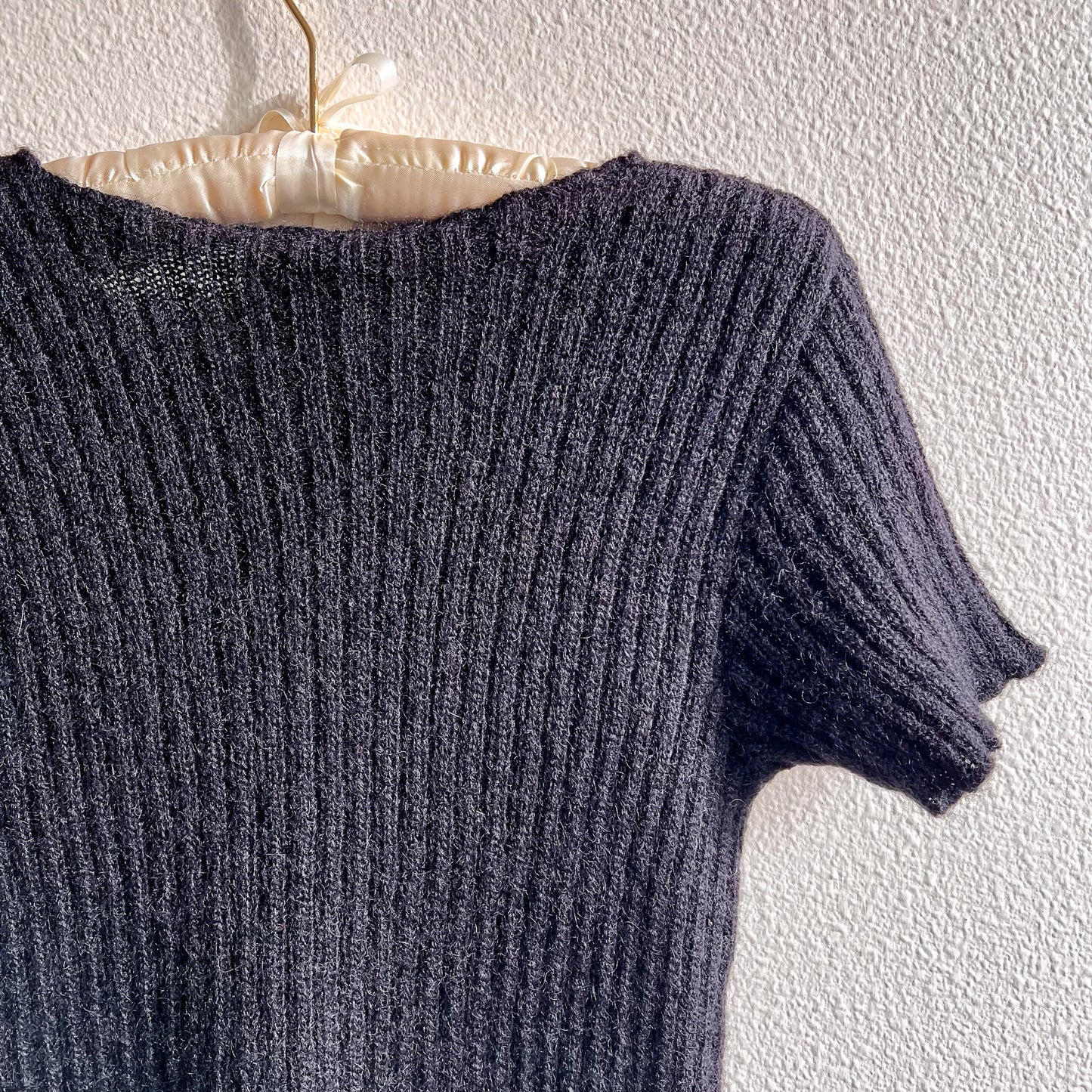 Cozy 1980s Black Short Sleeve Sweater (S/M)