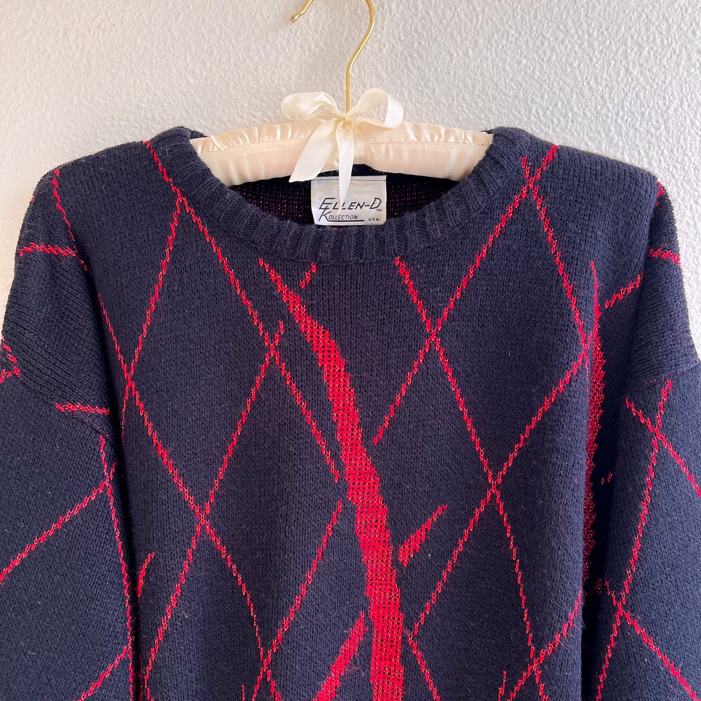 1980s Black Sweater With Metallic Red Pattern (L/XL)