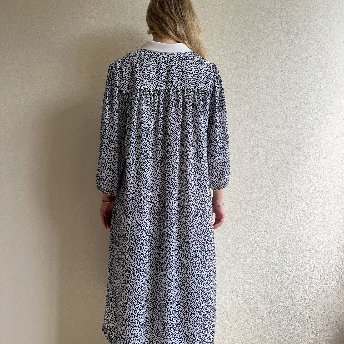 1980s Blue Abstract Print Dress With White Collar (L/XL)