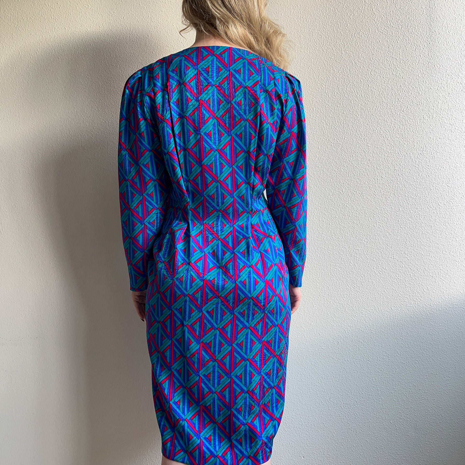 1980s Blue and Purple Pattern Silk Buttoned Dress (M/L) Studio Gloria Vintage 1980s Blue and Purple Pattern Silk Buttoned Dress (M/L) Studio Gloria Vintage