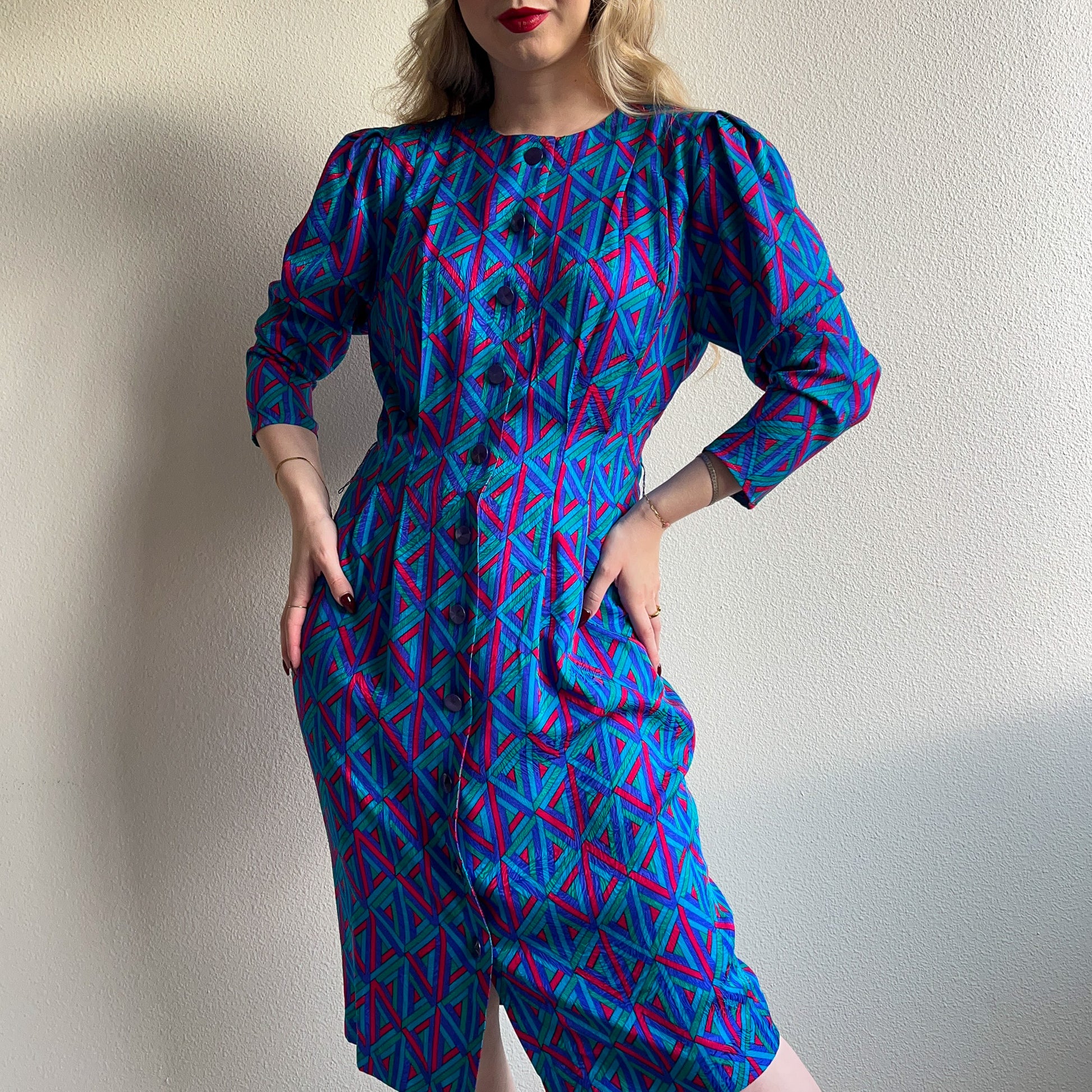1980s Blue and Purple Pattern Silk Buttoned Dress (M/L) Studio Gloria Vintage 1980s Blue and Purple Pattern Silk Buttoned Dress (M/L) Studio Gloria Vintage