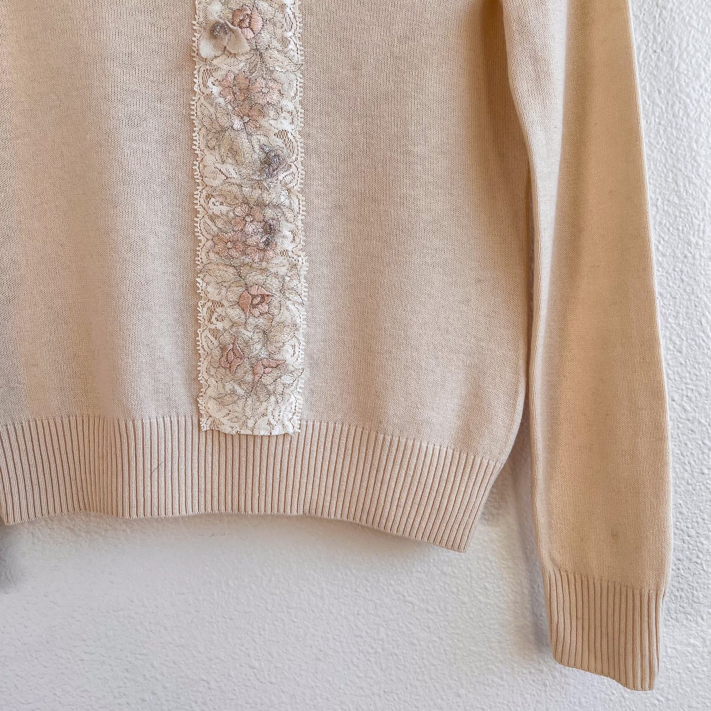 Cute 1980s Cream Sweater With Floral Appliqué (S)