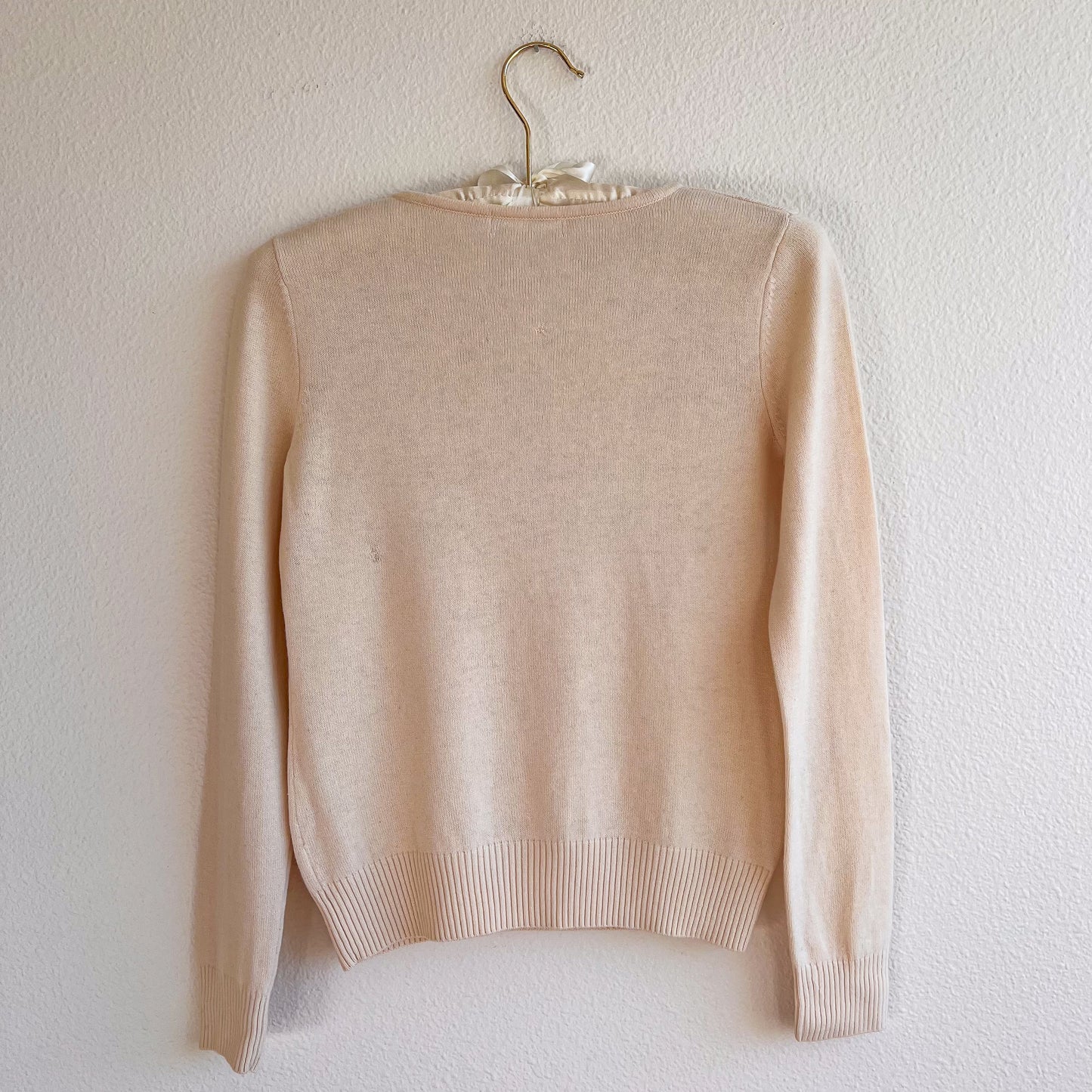 Cute 1980s Cream Sweater With Floral Appliqué (S)