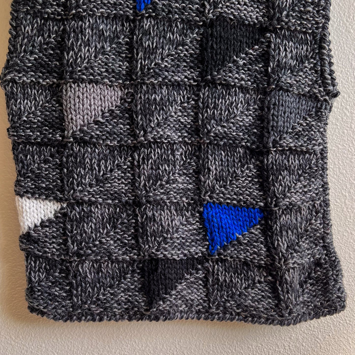 1980s Dark Gray Sweater with Triangle Pattern (M)