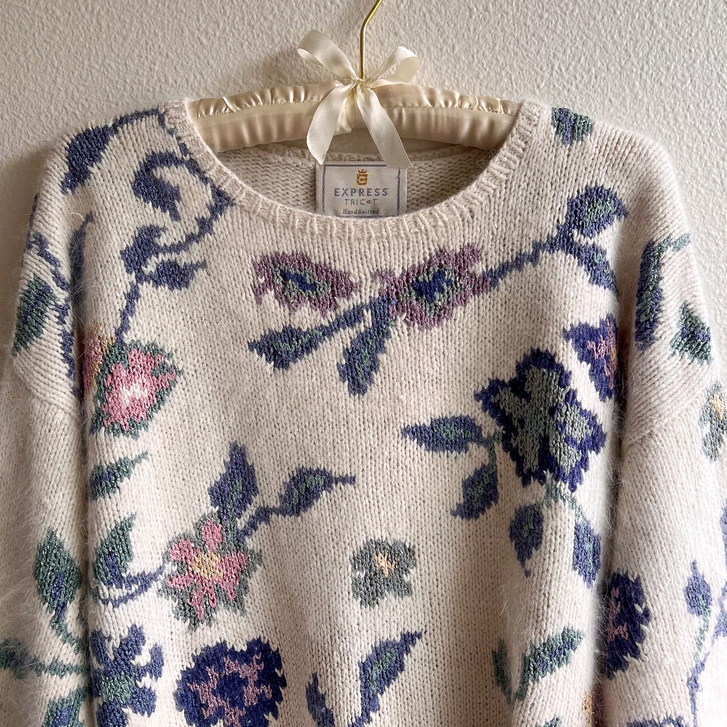 Fabulous 1980s White Silk Sweater With Purple Florals (L/XL)