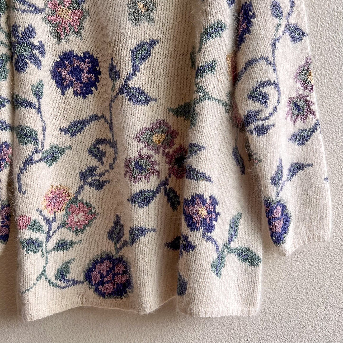 Fabulous 1980s White Silk Sweater With Purple Florals (L/XL)