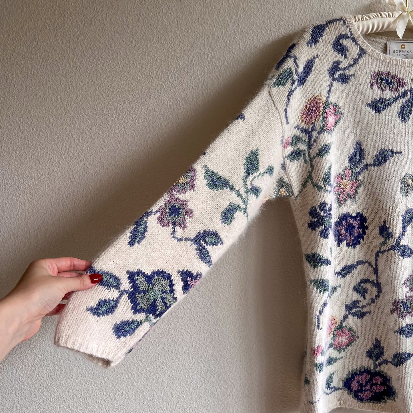 Fabulous 1980s White Silk Sweater With Purple Florals (L/XL)