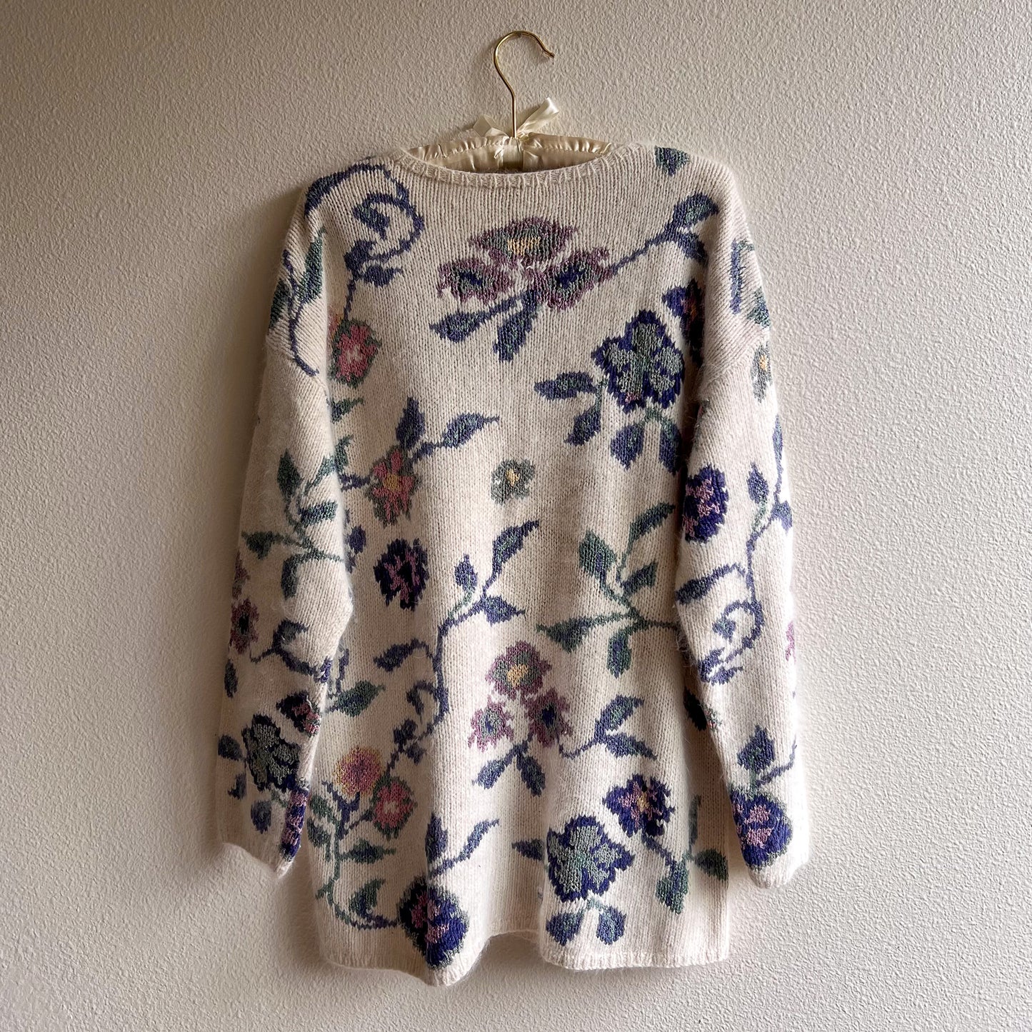 Fabulous 1980s White Silk Sweater With Purple Florals (L/XL)