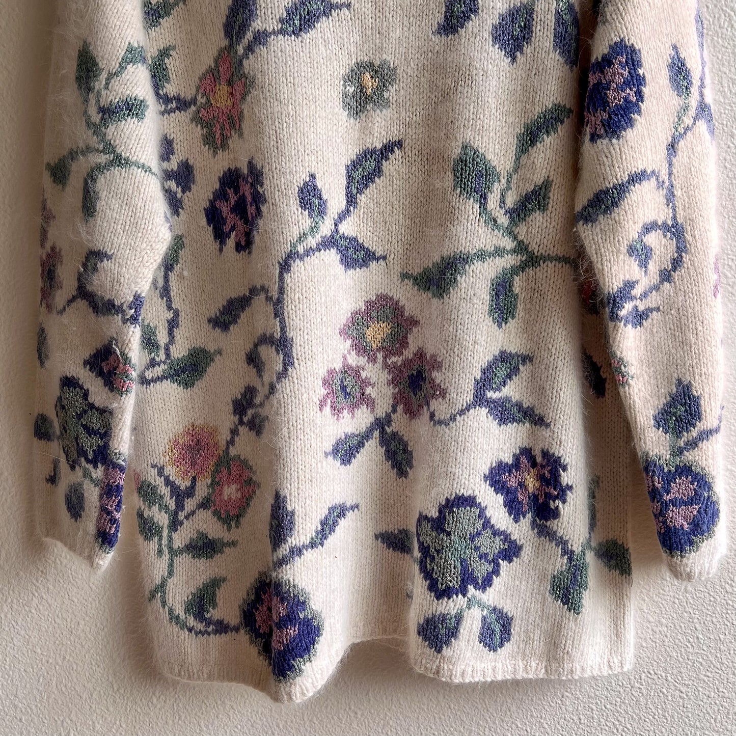 Fabulous 1980s White Silk Sweater With Purple Florals (L/XL)