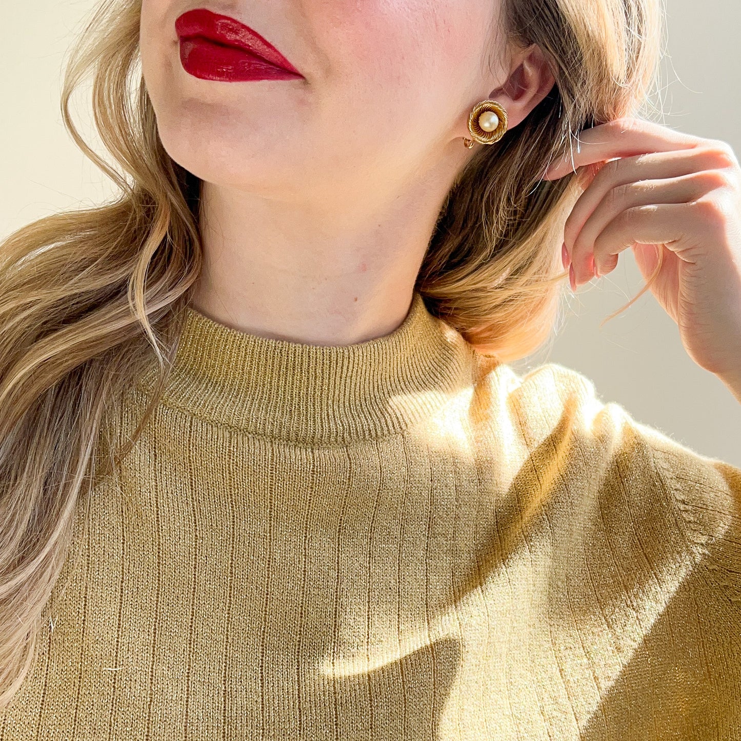 1980s Textured Gold-Tone Earrings With Large Pearls