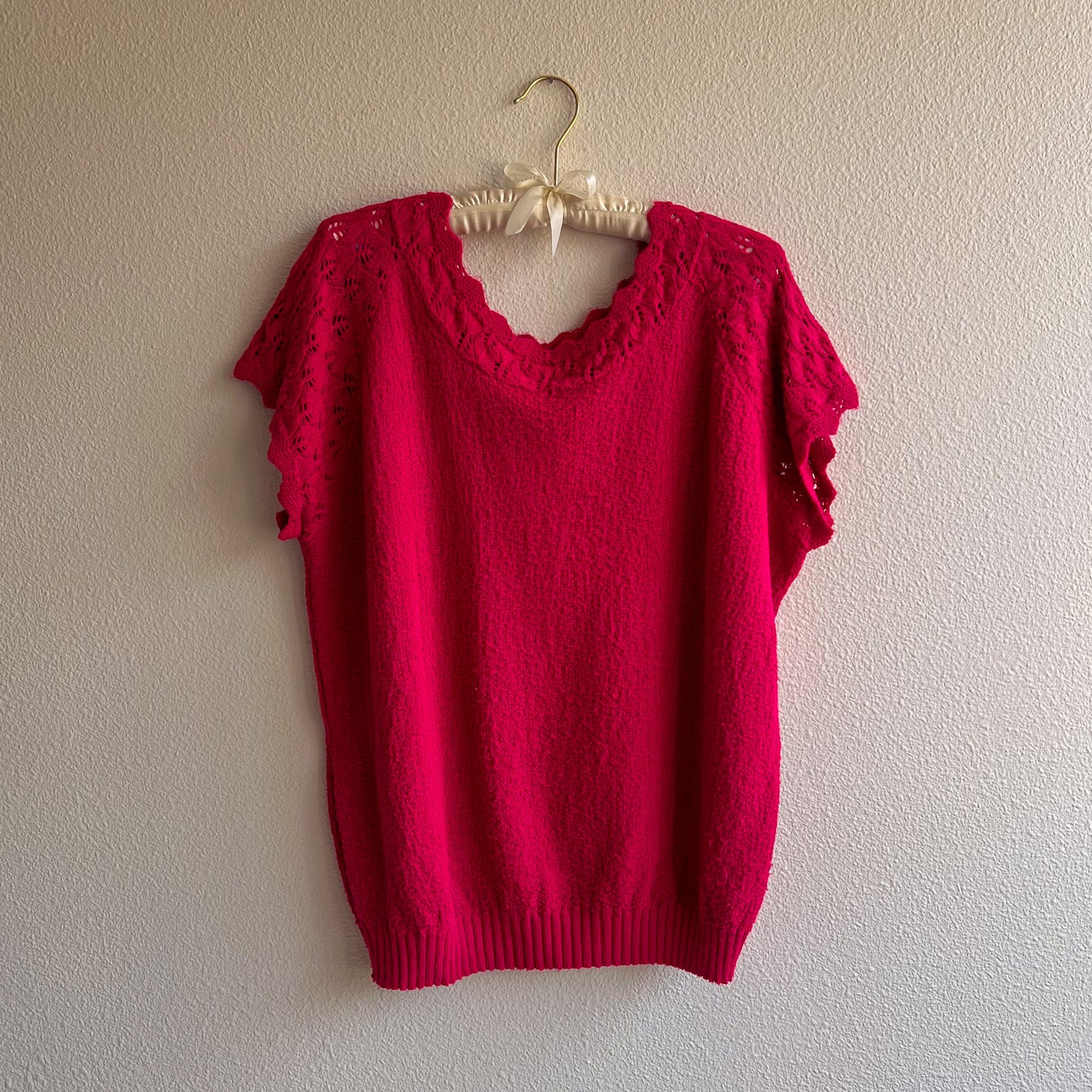 1980s Magenta Short Sleeve Sweater With Crochet Details (L/XL)