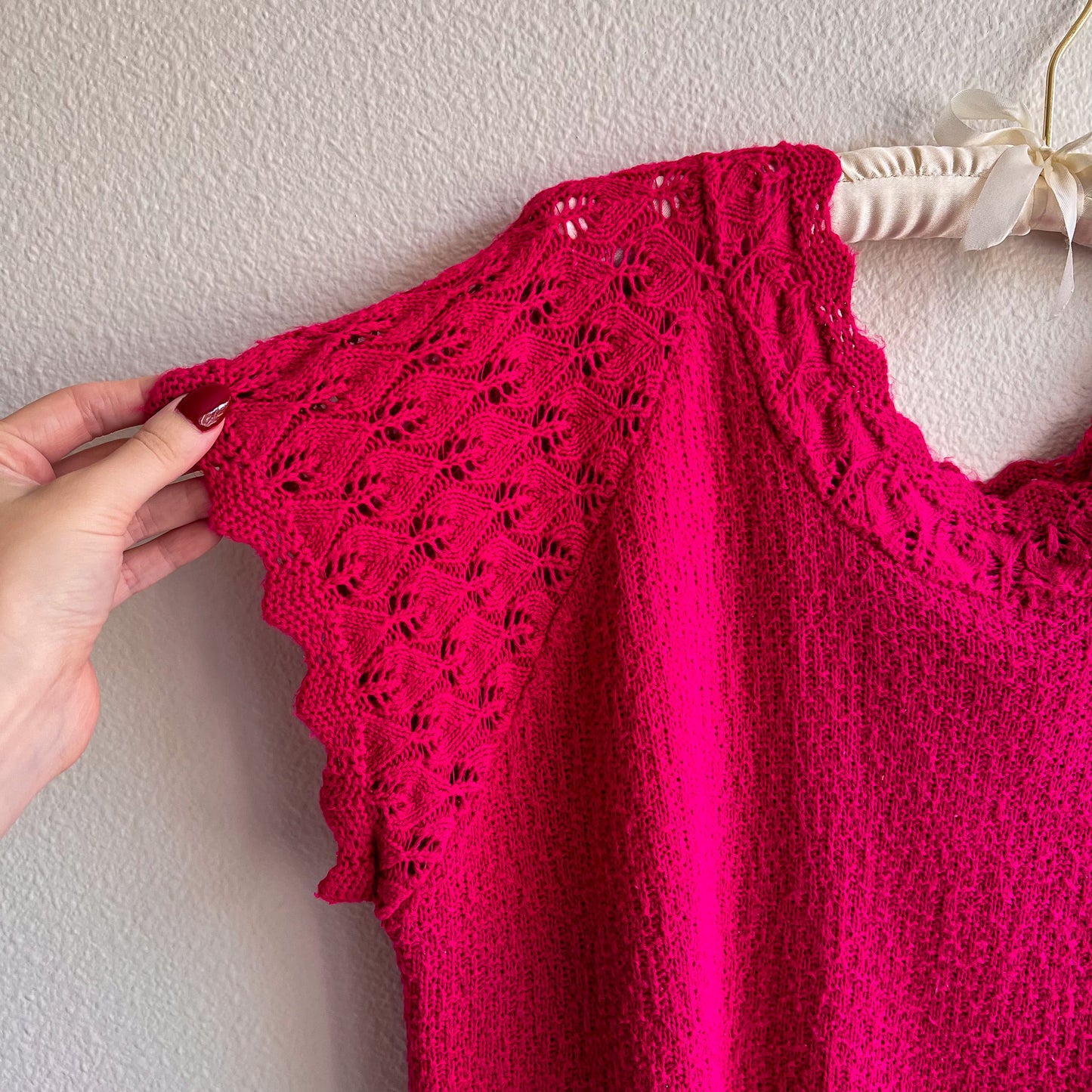1980s Magenta Short Sleeve Sweater With Crochet Details (L/XL)