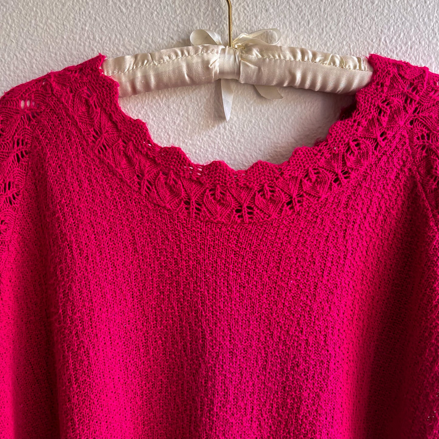 1980s Magenta Short Sleeve Sweater With Crochet Details (L/XL)