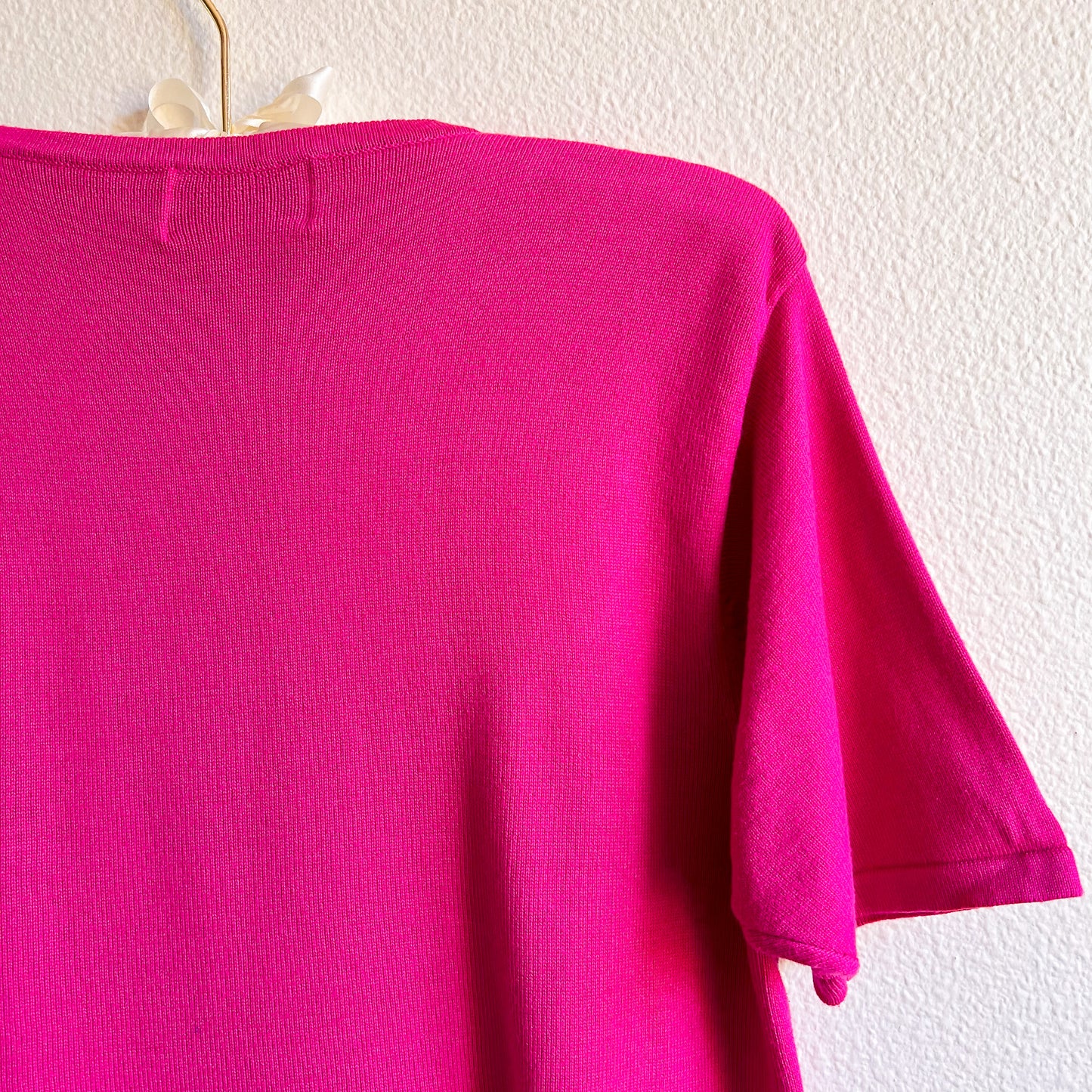 1980s Short Sleeve Magenta Sweater (S/M)