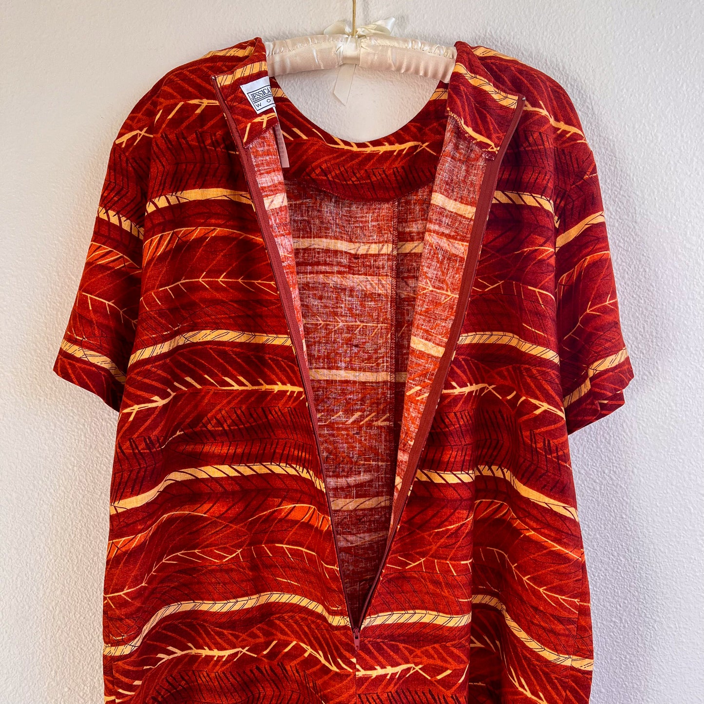 1980s Red and Orange Print Buttoned Dress (L/XL)