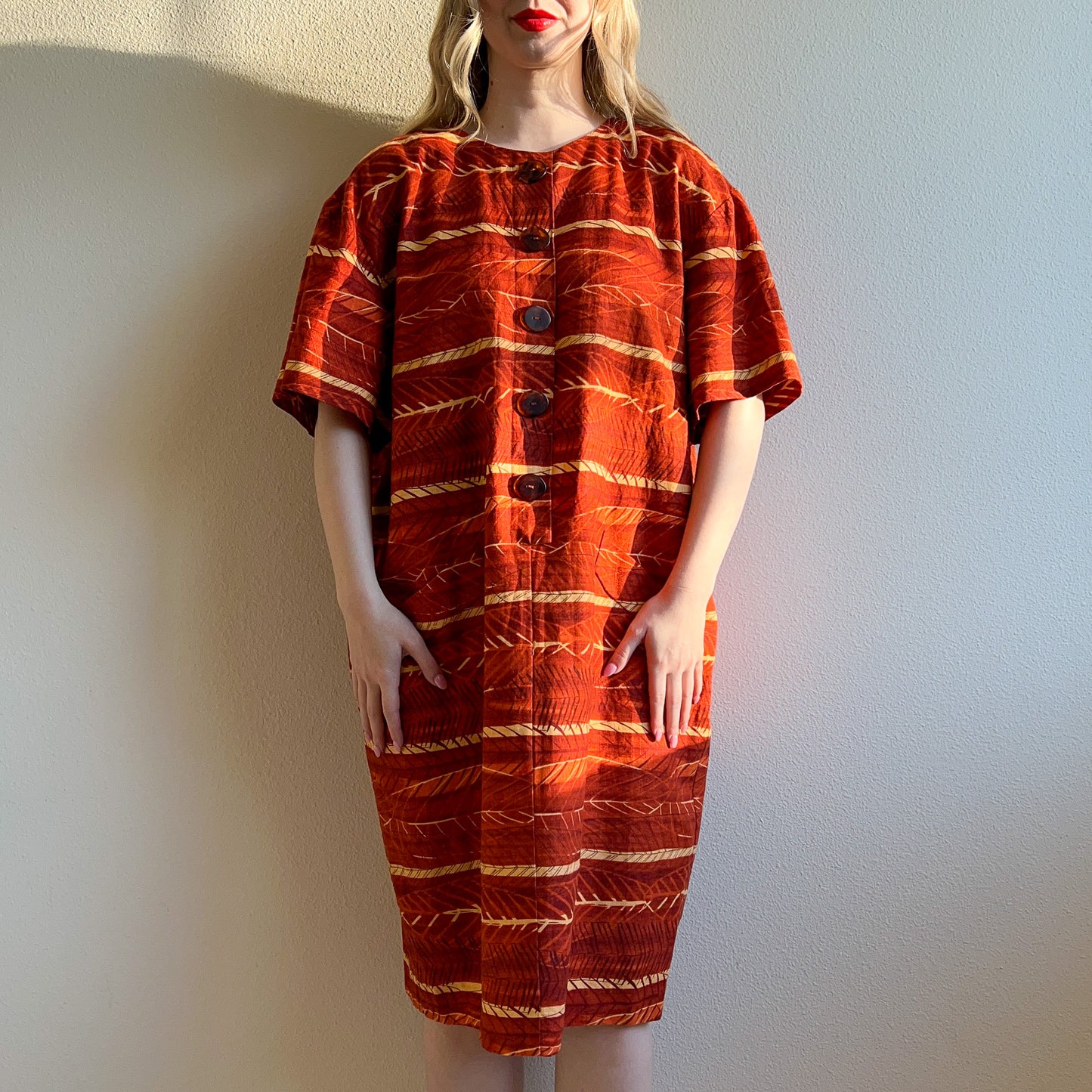 1980s Red and Orange Print Buttoned Dress (L/XL)