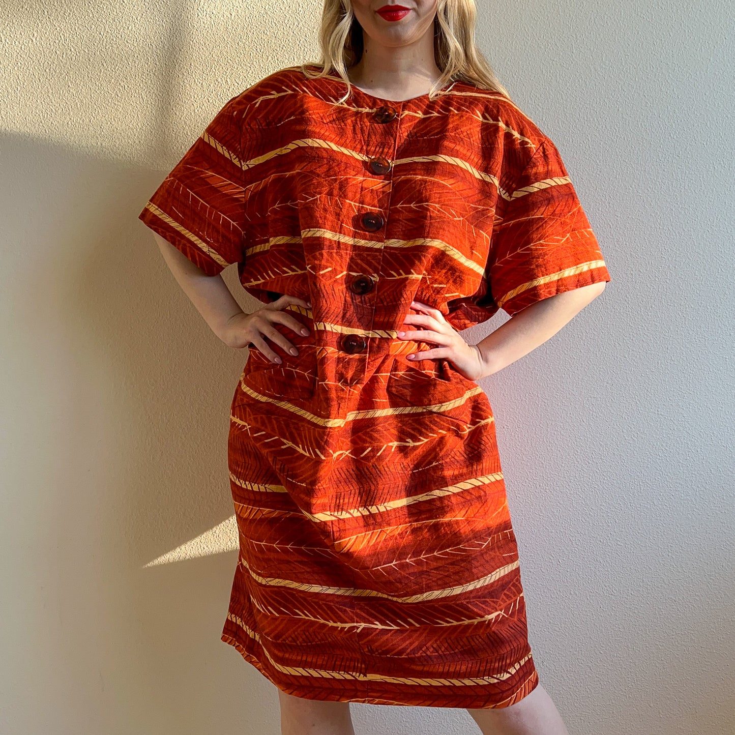 1980s Red and Orange Print Buttoned Dress (L/XL)