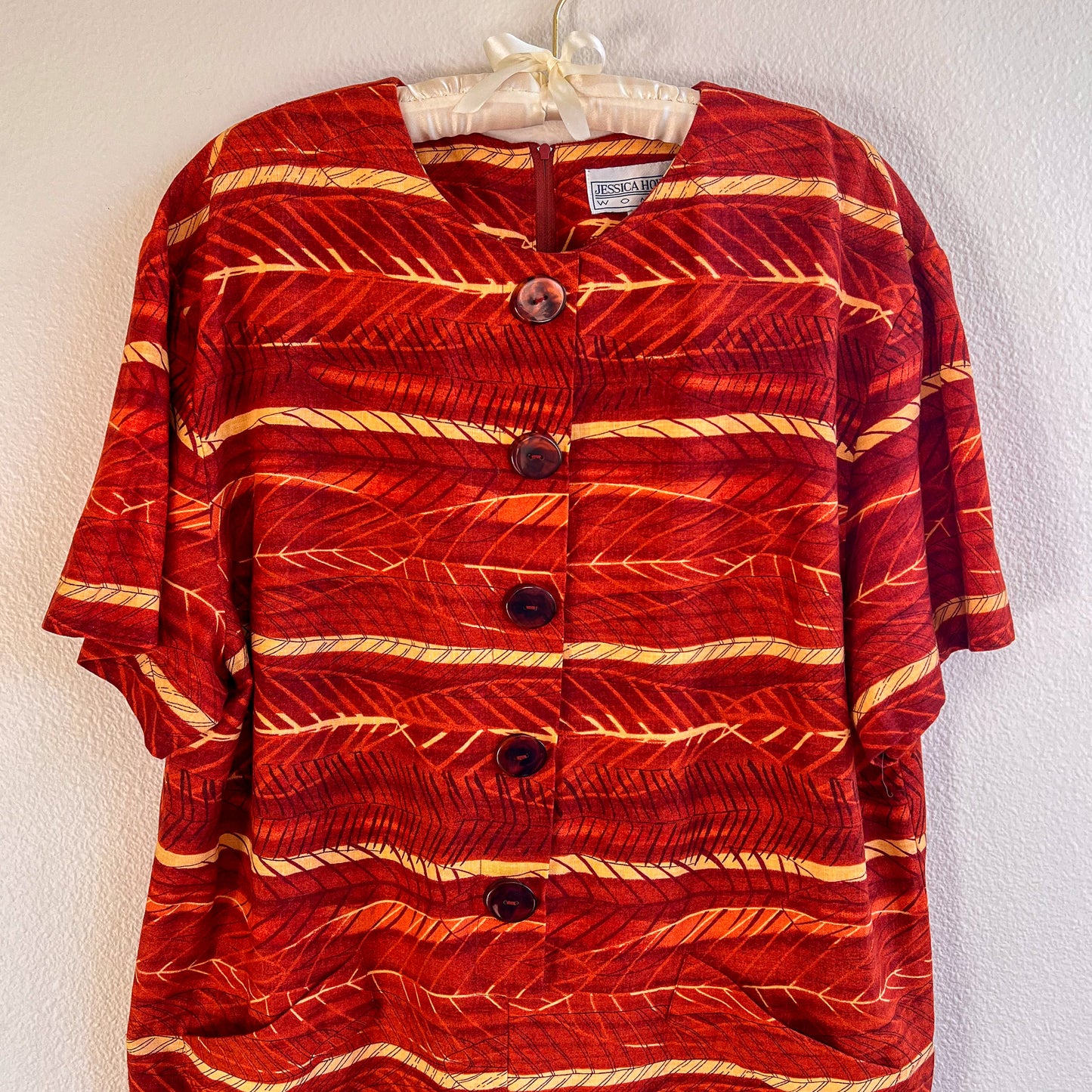 1980s Red and Orange Print Buttoned Dress (L/XL)