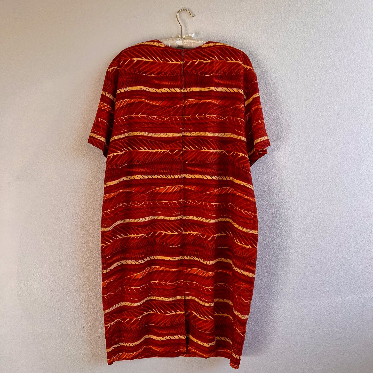 1980s Red and Orange Print Buttoned Dress (L/XL)