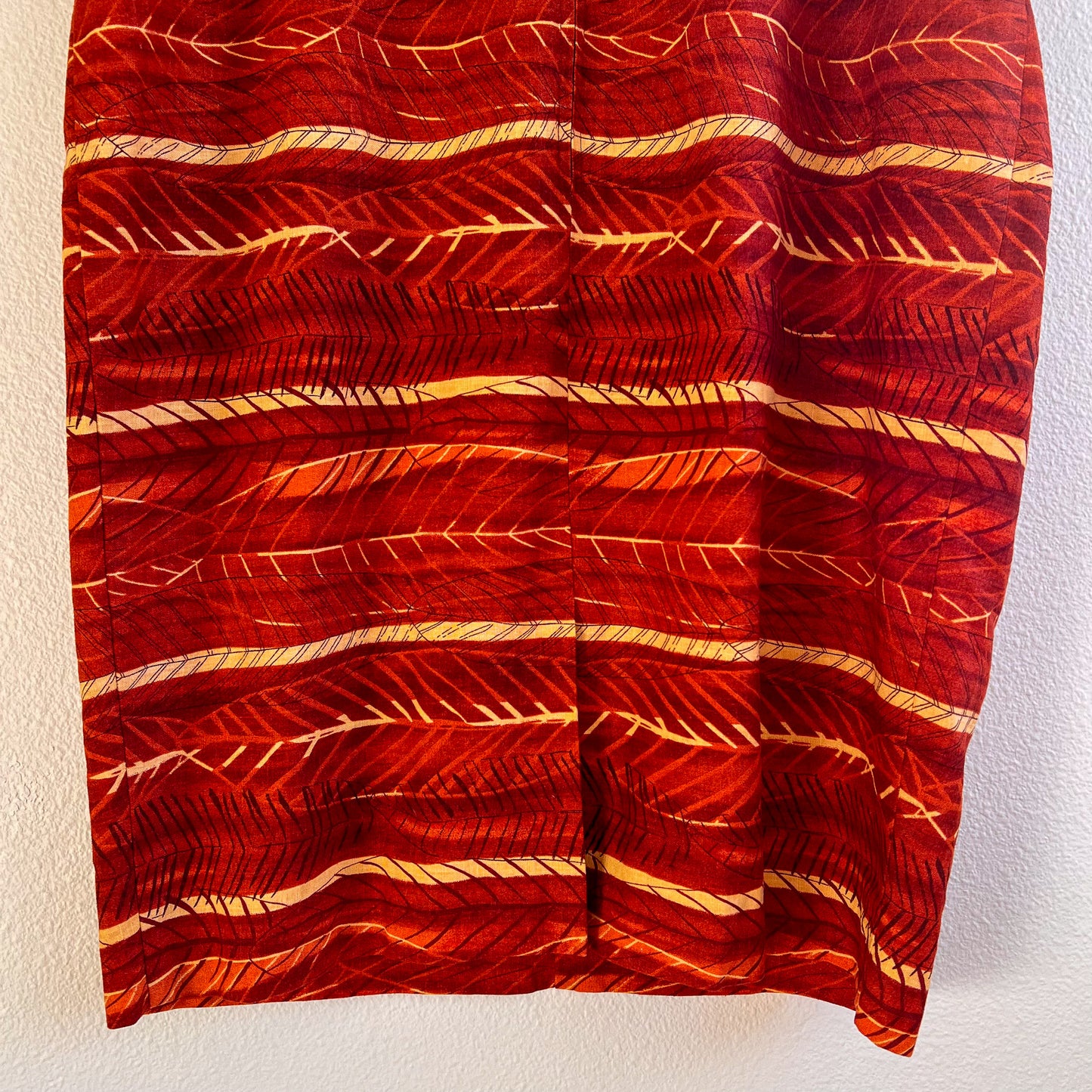 1980s Red and Orange Print Buttoned Dress (L/XL)