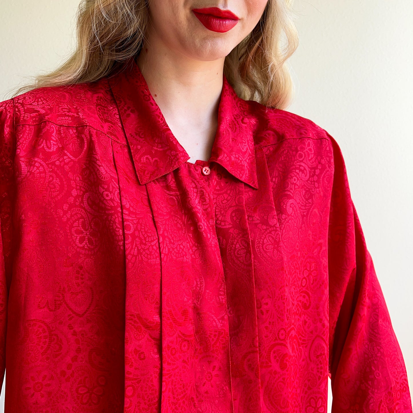 1980s Red Silk Jacquard Buttoned Blouse (L/XL)