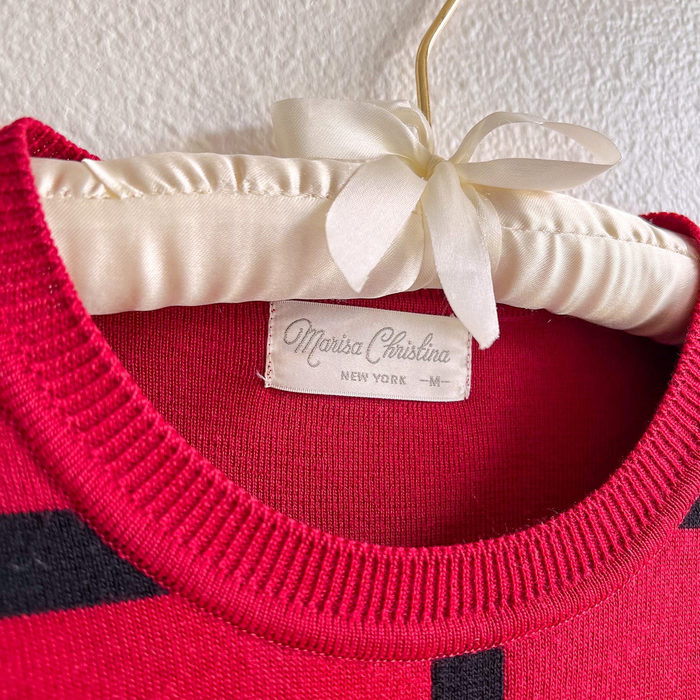 1980s Red Sweater With Cityscape Embroidery (M/L)