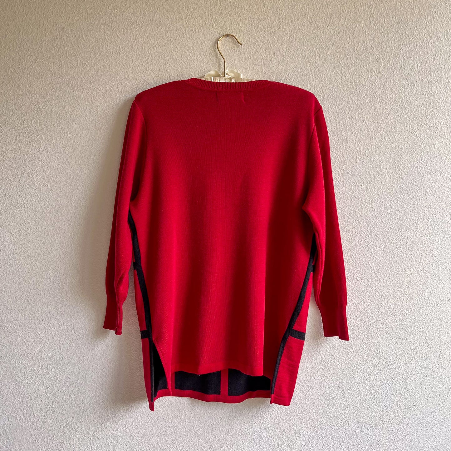 1980s Red Sweater With Cityscape Embroidery (M/L)