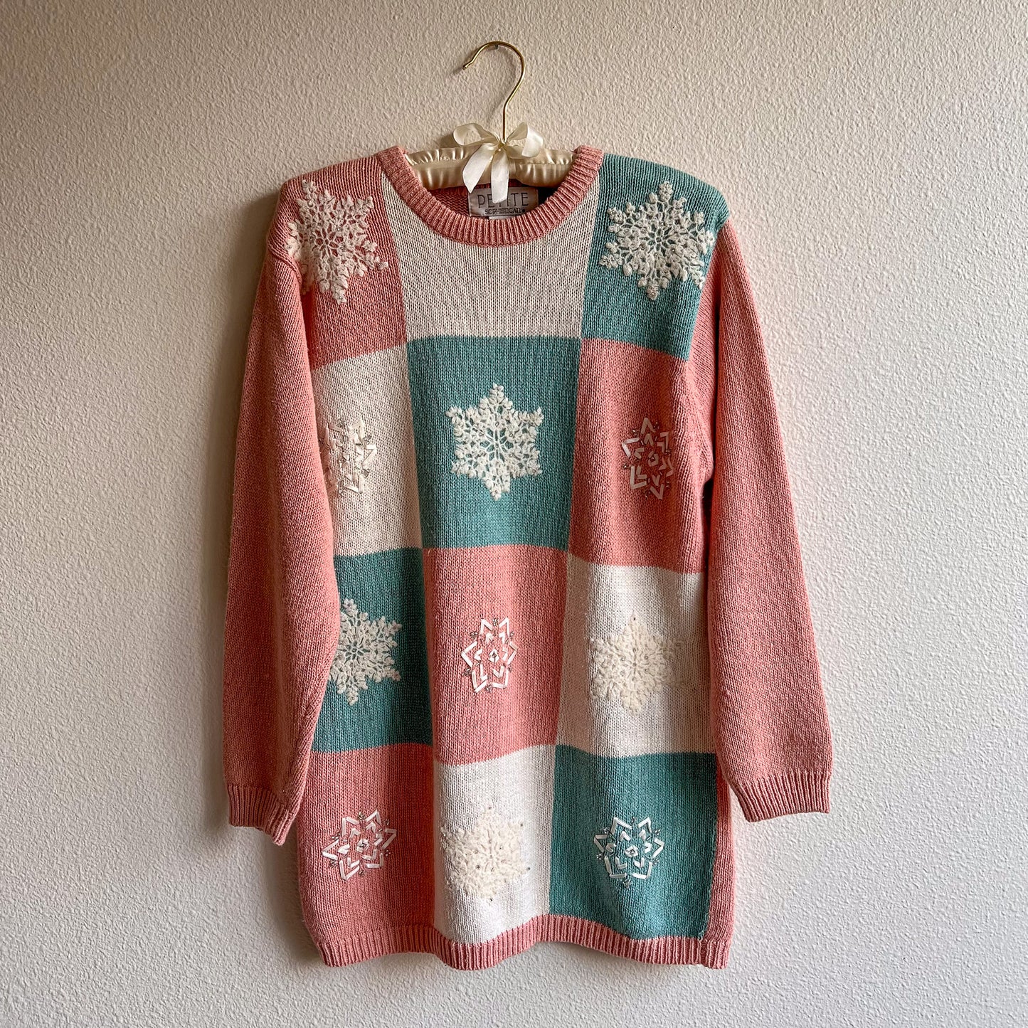1980s Pink and White Snowflake Sweater (S/M)