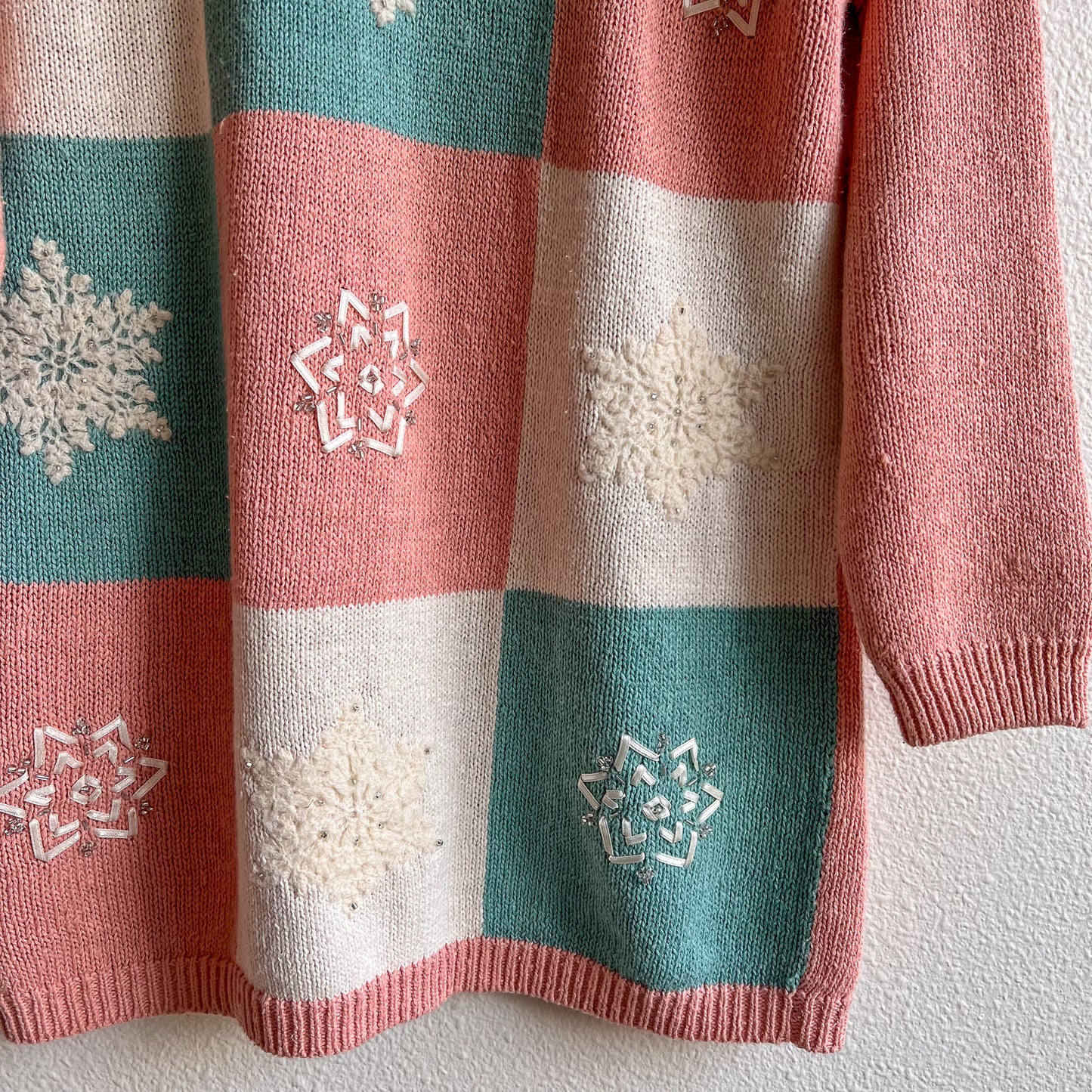 1980s Pink and White Snowflake Sweater (S/M)